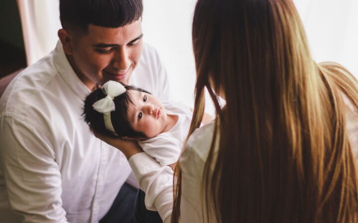Como dividir as tarefas da casa depois que o bebê chega